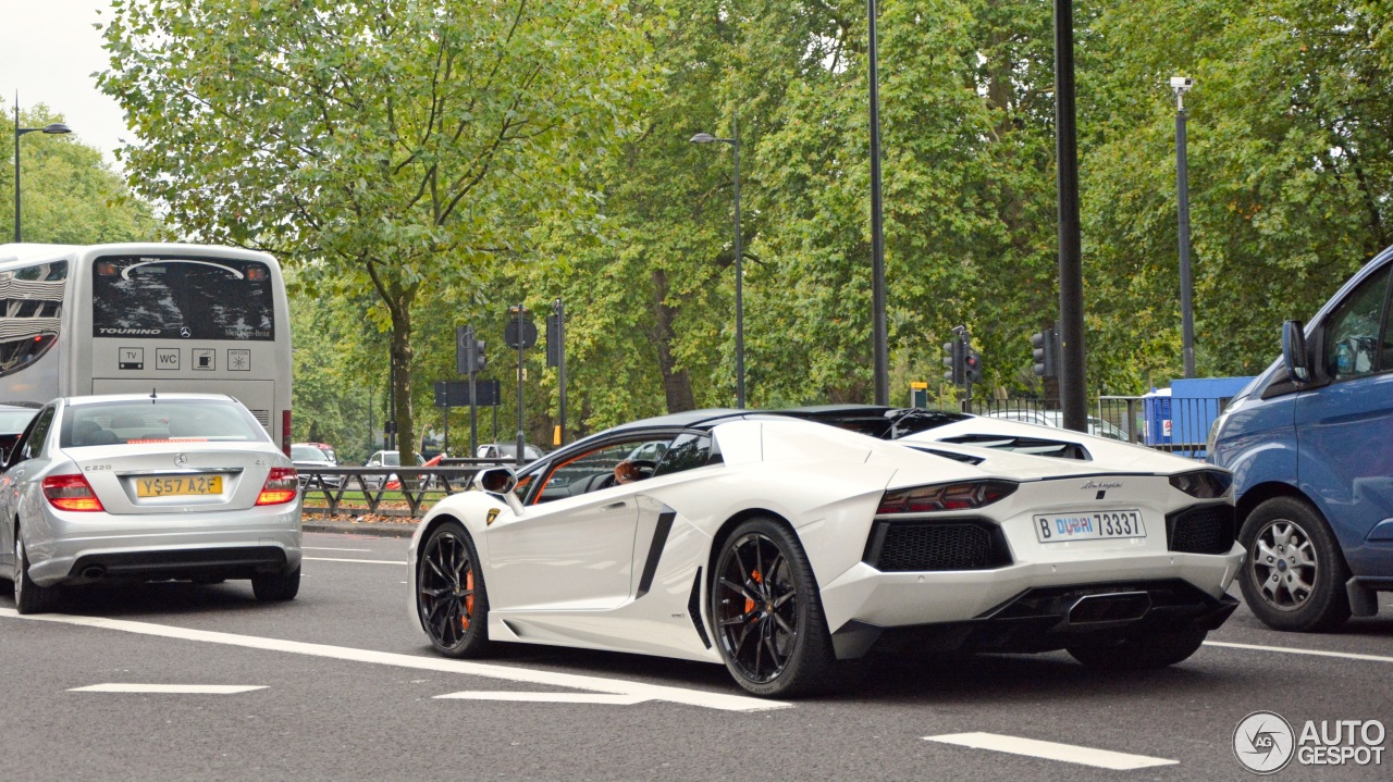 Lamborghini Aventador LP700-4 Roadster