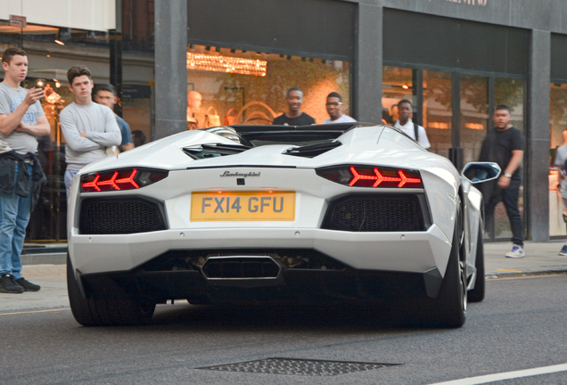 Lamborghini Aventador LP700-4 Roadster