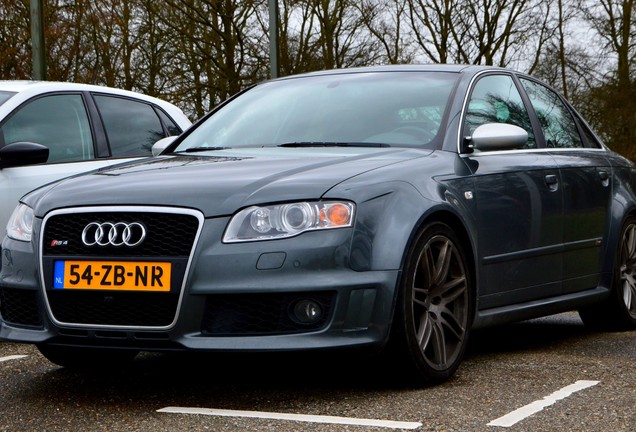 Audi RS4 Sedan