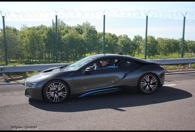 BMW i8