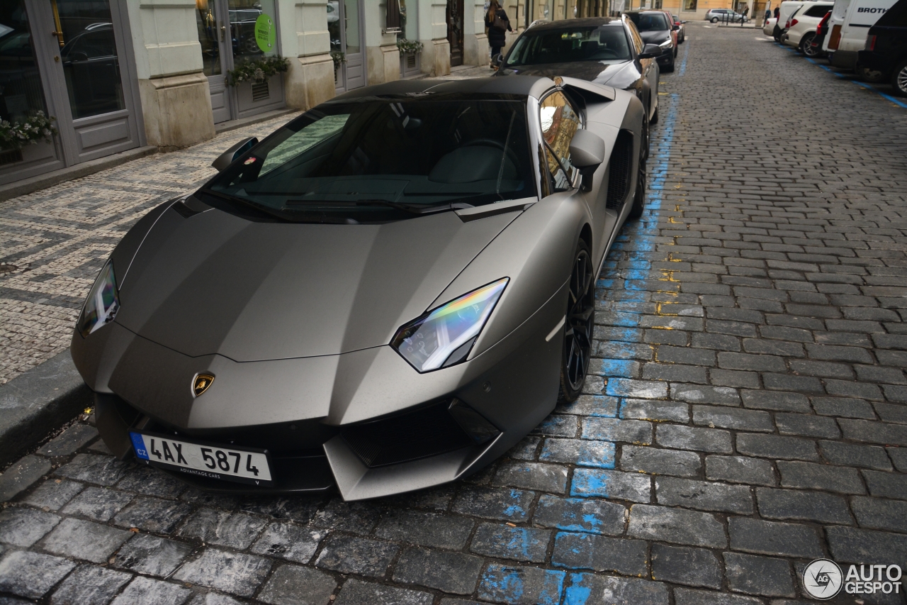 Lamborghini Aventador LP700-4 Roadster