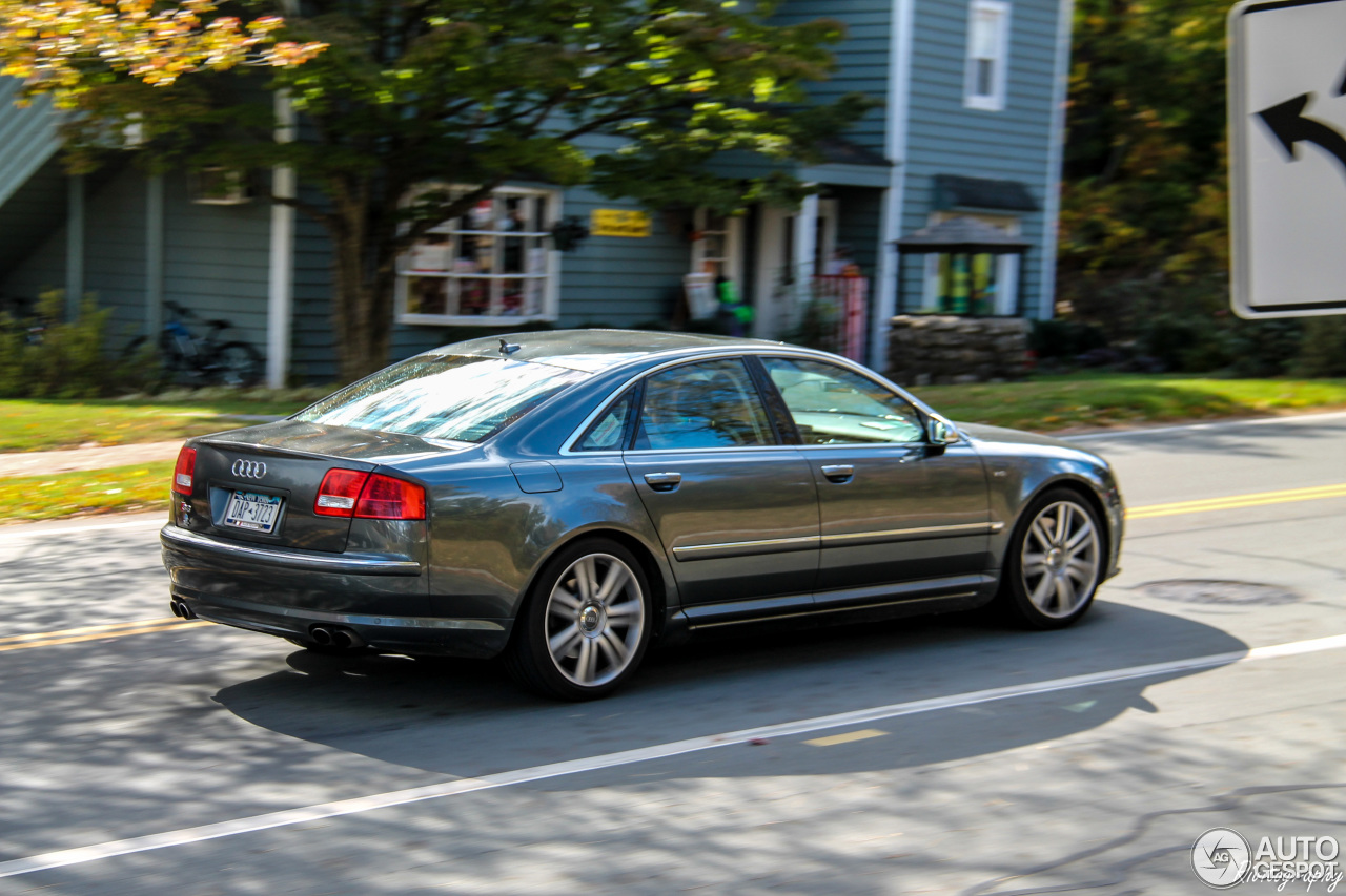 Audi S8 D3