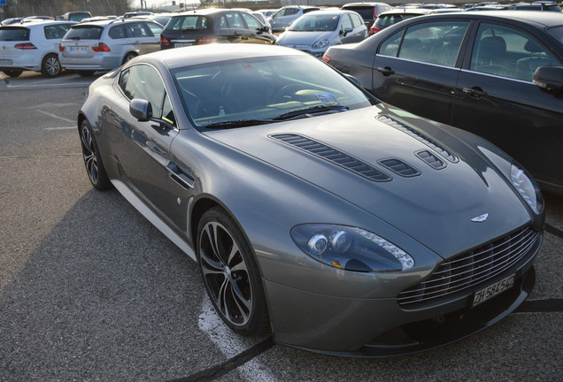 Aston Martin V12 Vantage