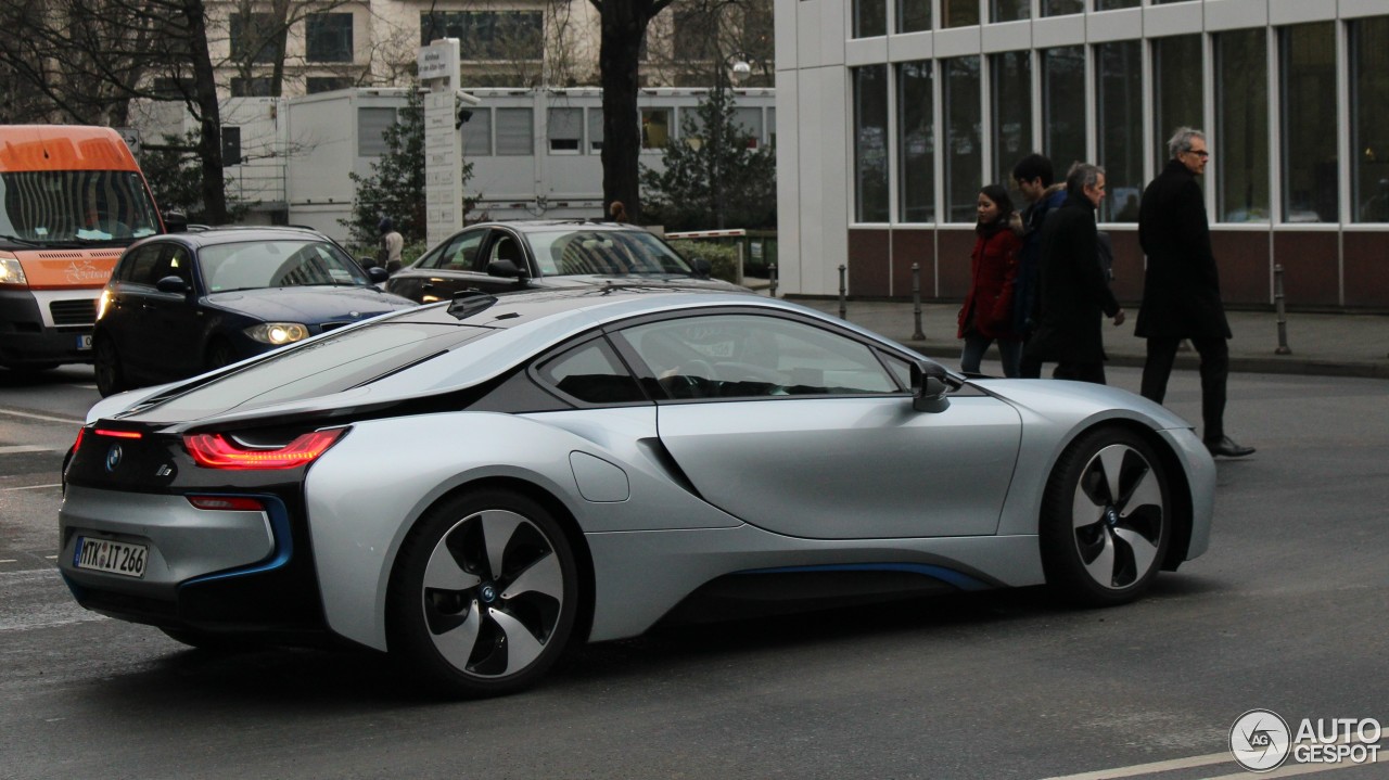 BMW i8