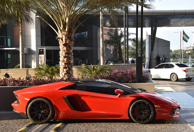 Lamborghini Aventador LP700-4 Roadster