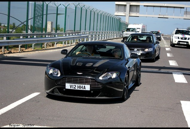 Aston Martin V12 Vantage Carbon Black Edition