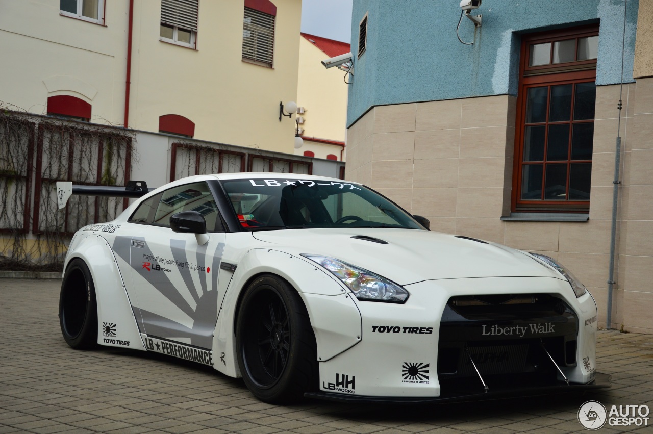 Nissan GT-R 2011 Liberty Walk Widebody - 09 February 2016 - Autogespot