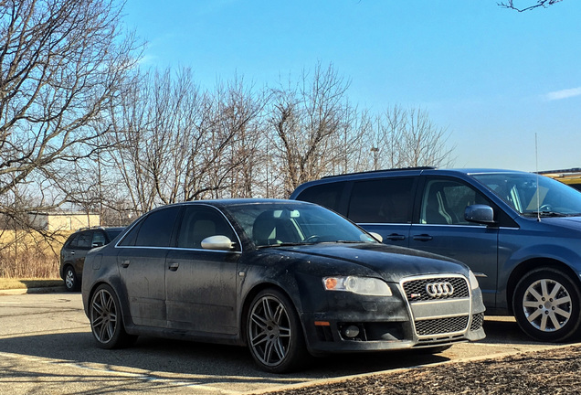 Audi RS4 Sedan