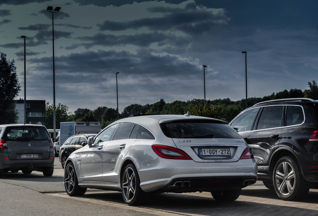 Mercedes-Benz CLS 63 AMG X218 Shooting Brake