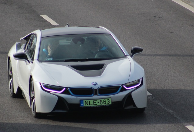 BMW i8