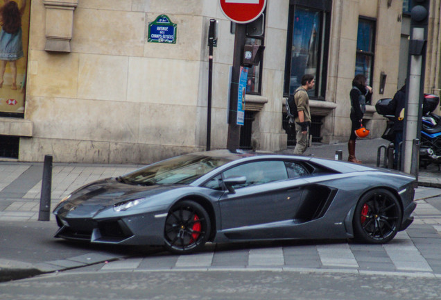 Lamborghini Aventador LP700-4