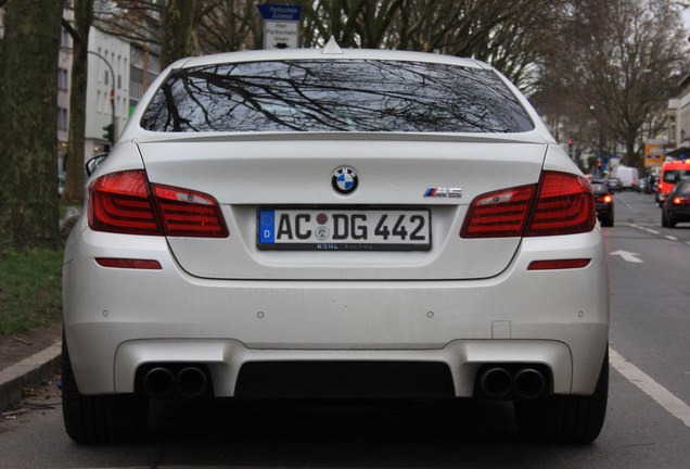 BMW M5 F10 2011