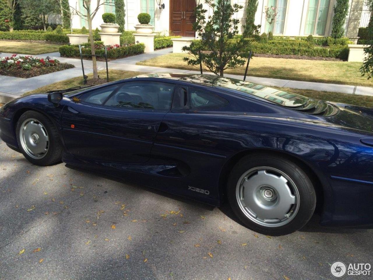 Jaguar XJ220