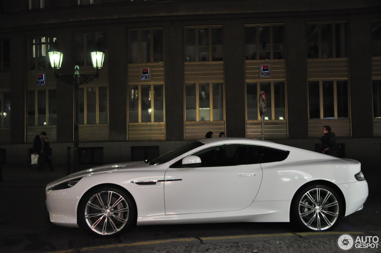 Aston Martin Virage 2011