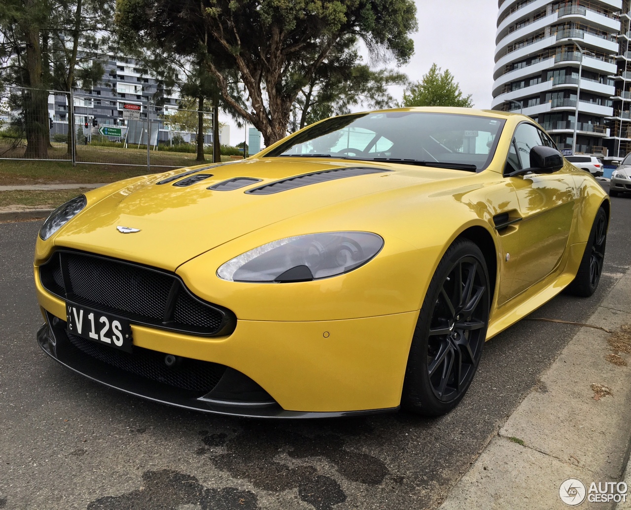 Aston Martin V12 Vantage S