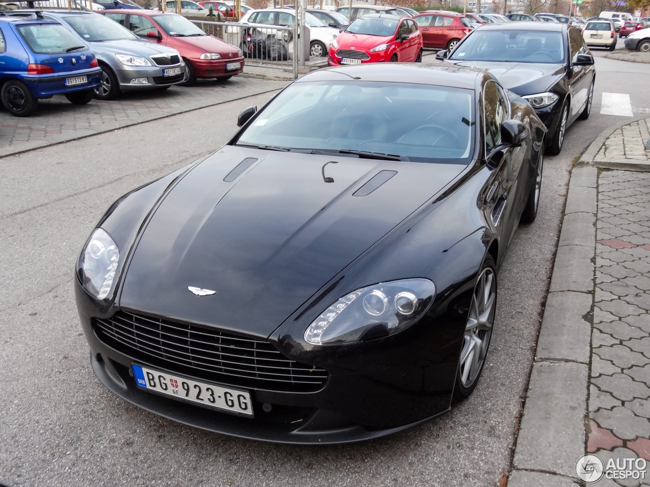 Aston Martin V8 Vantage 2012