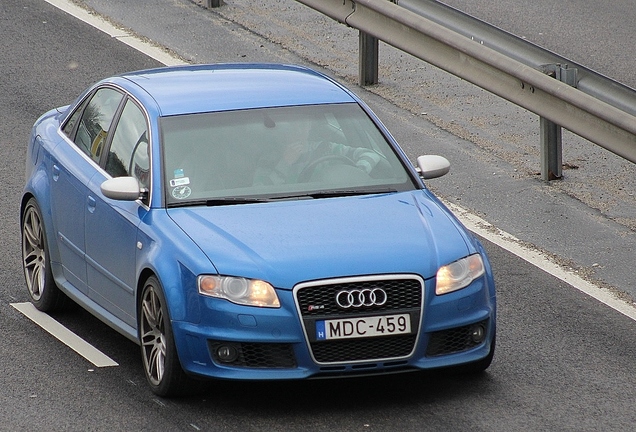 Audi RS4 Sedan