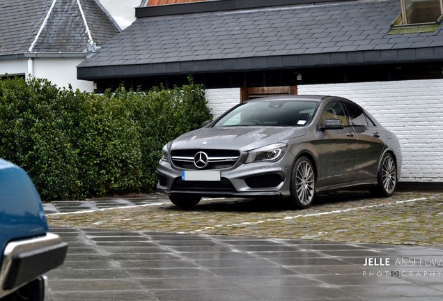 Mercedes-Benz CLA 45 AMG C117