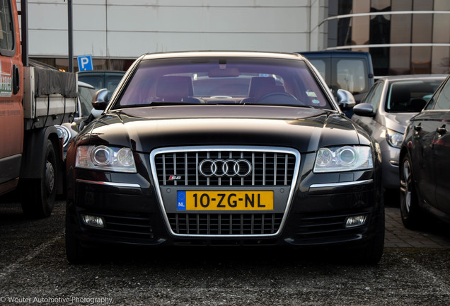 Audi S8 D3