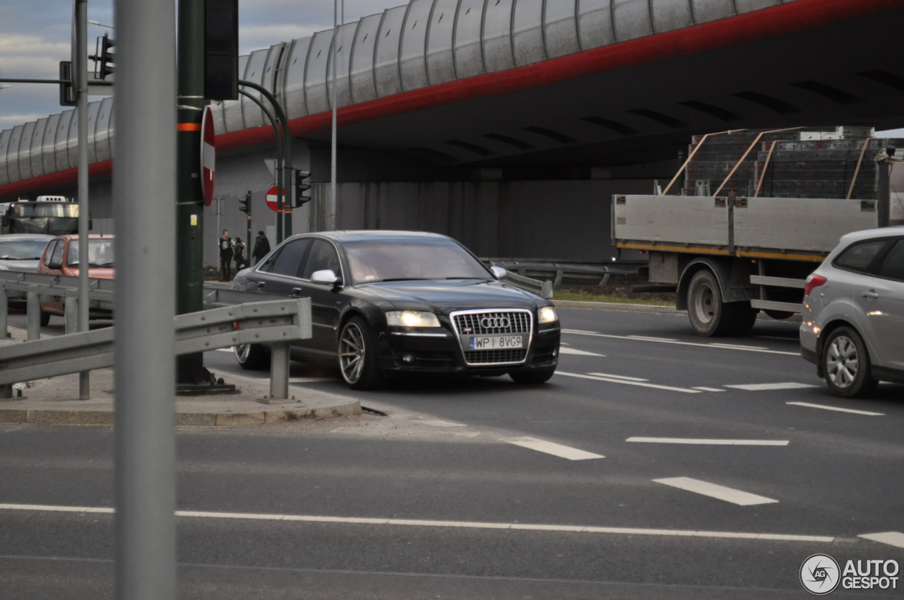 Audi S8 D3