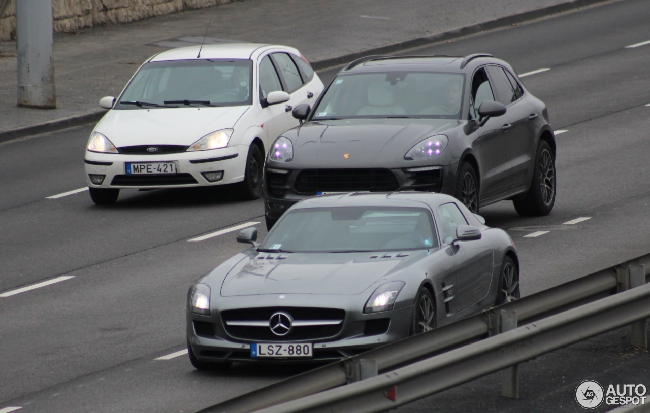 Mercedes-Benz SLS AMG