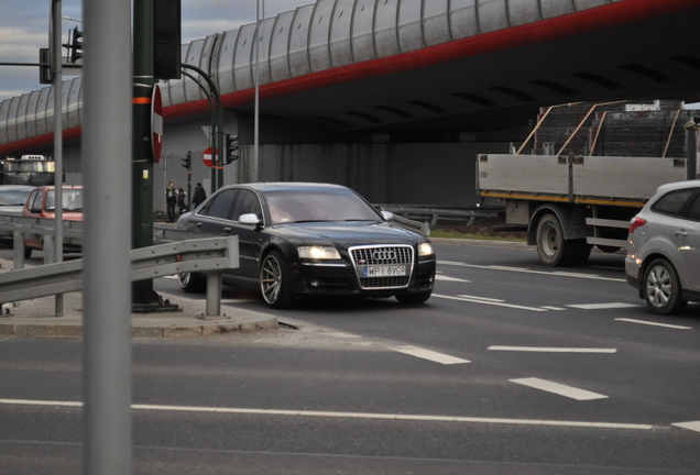 Audi S8 D3