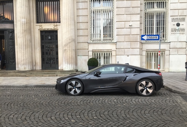 BMW i8