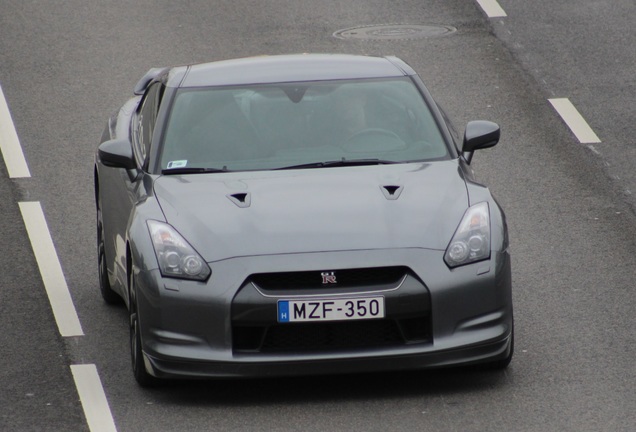 Nissan GT-R