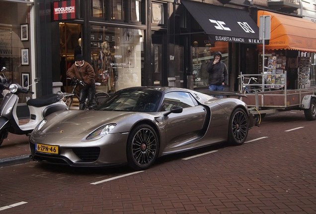 Porsche 918 Spyder Weissach Package