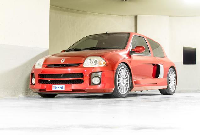 Renault Clio V6