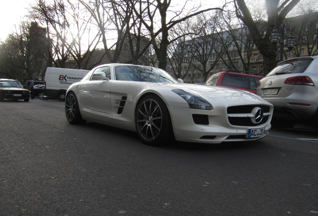 Mercedes-Benz SLS AMG