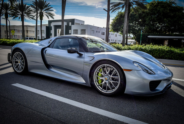 Porsche 918 Spyder Weissach Package