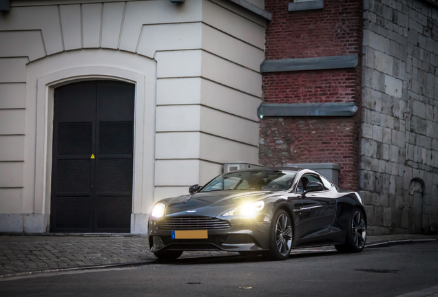 Aston Martin Vanquish 2013