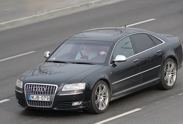 Audi S8 D3