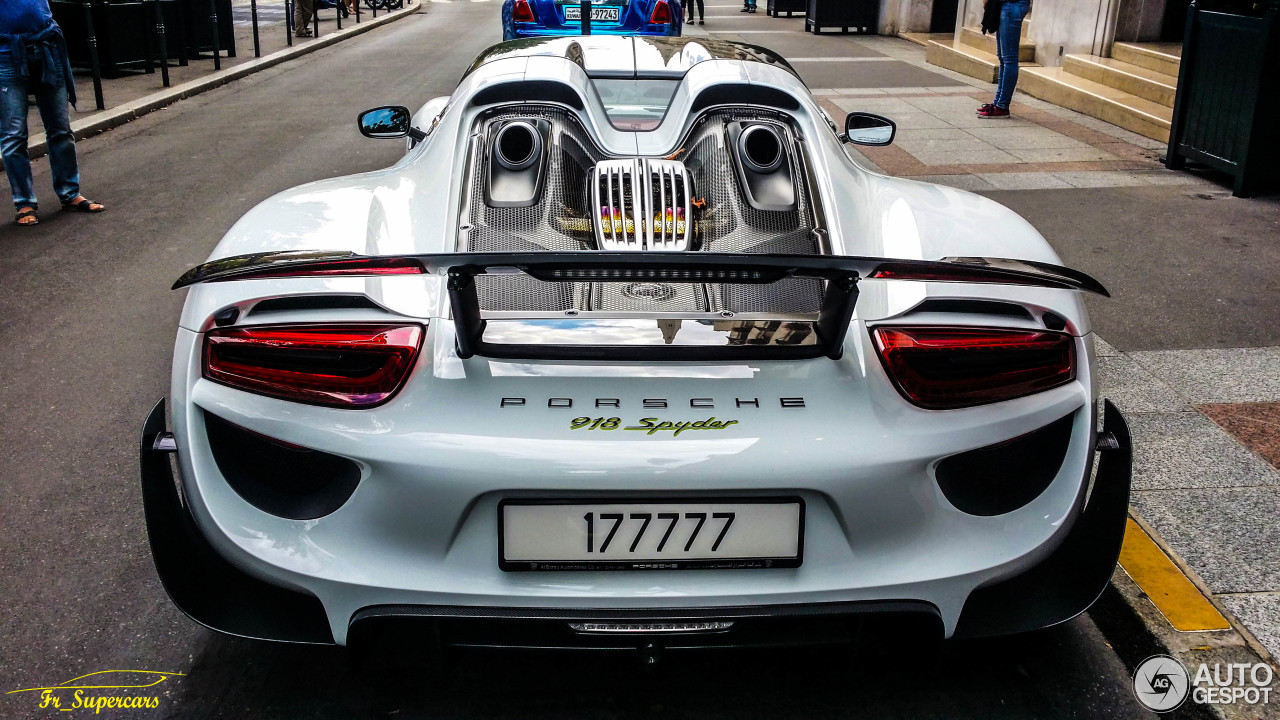 Porsche 918 Spyder Weissach Package