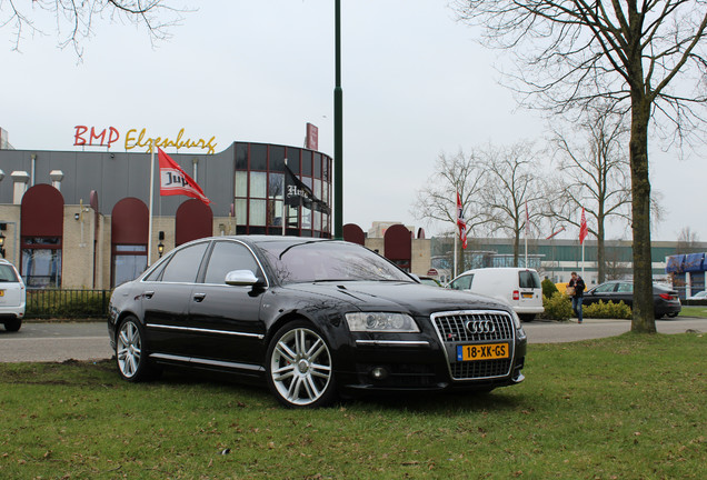 Audi S8 D3