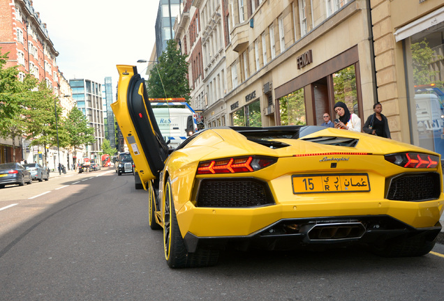 Lamborghini Aventador LP700-4 Roadster