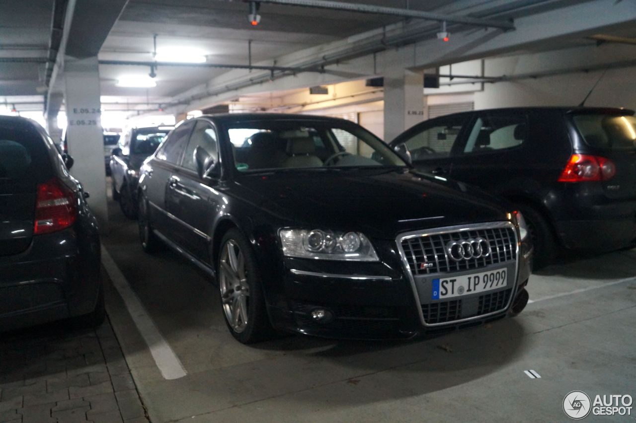 Audi S8 D3