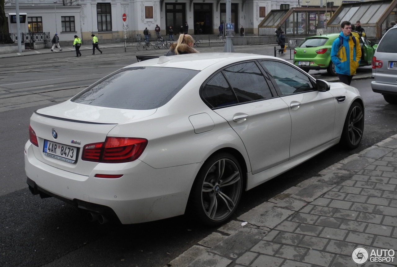 BMW M5 F10 2011