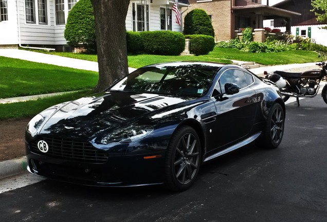 Aston Martin V8 Vantage 2012