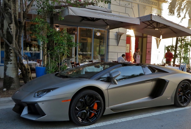 Lamborghini Aventador LP700-4 Roadster