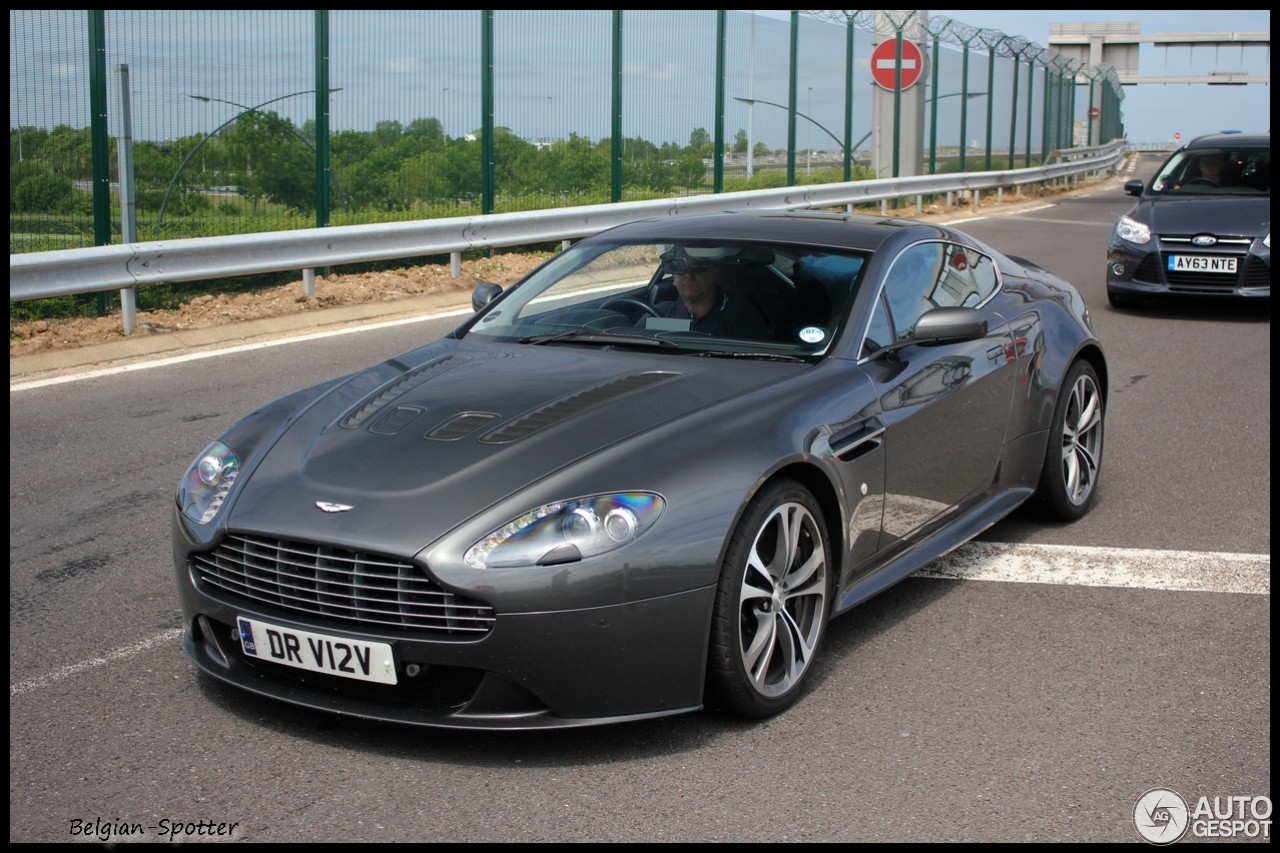 Aston Martin V12 Vantage