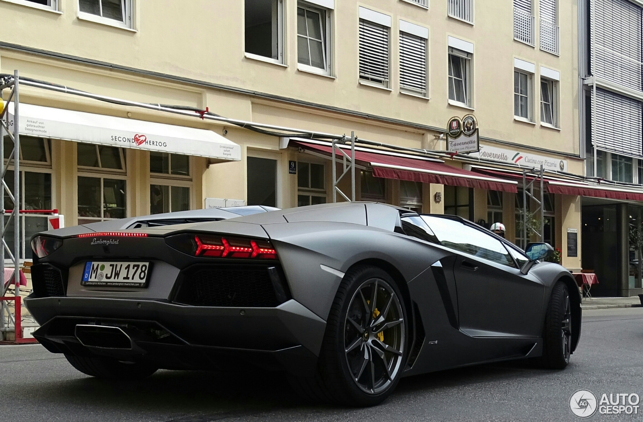 Lamborghini Aventador LP700-4 Roadster