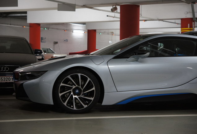 BMW i8