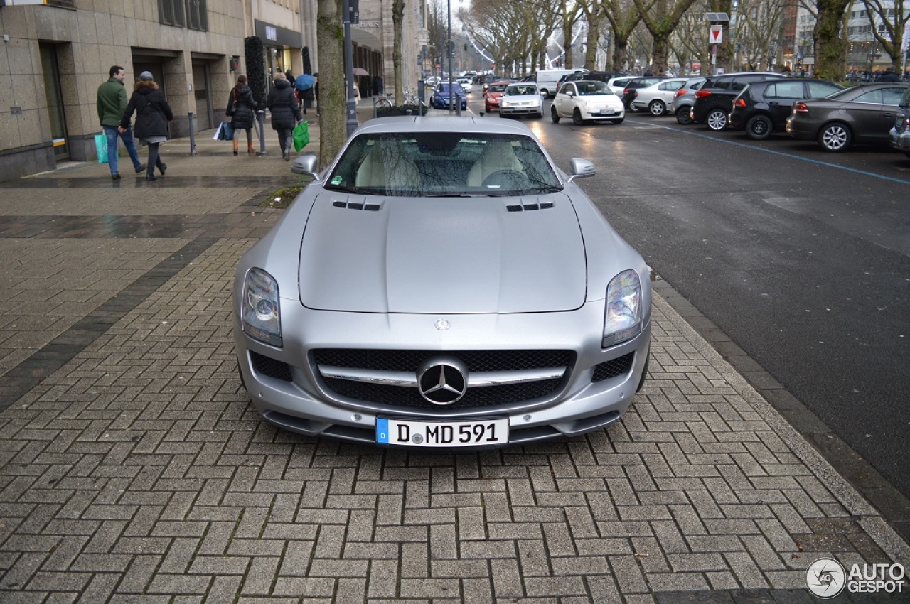 Mercedes-Benz SLS AMG