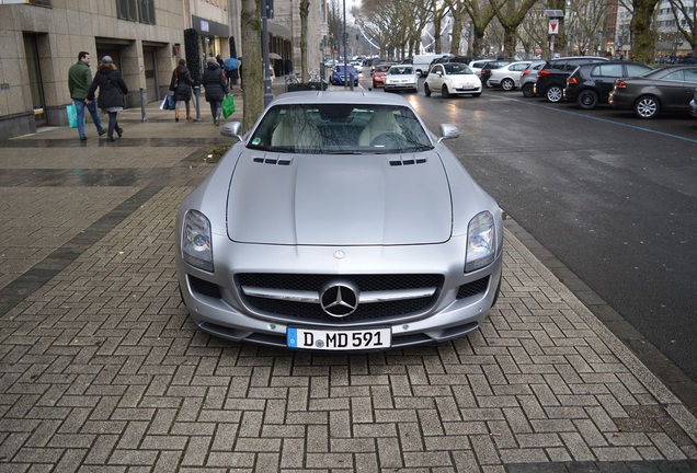 Mercedes-Benz SLS AMG