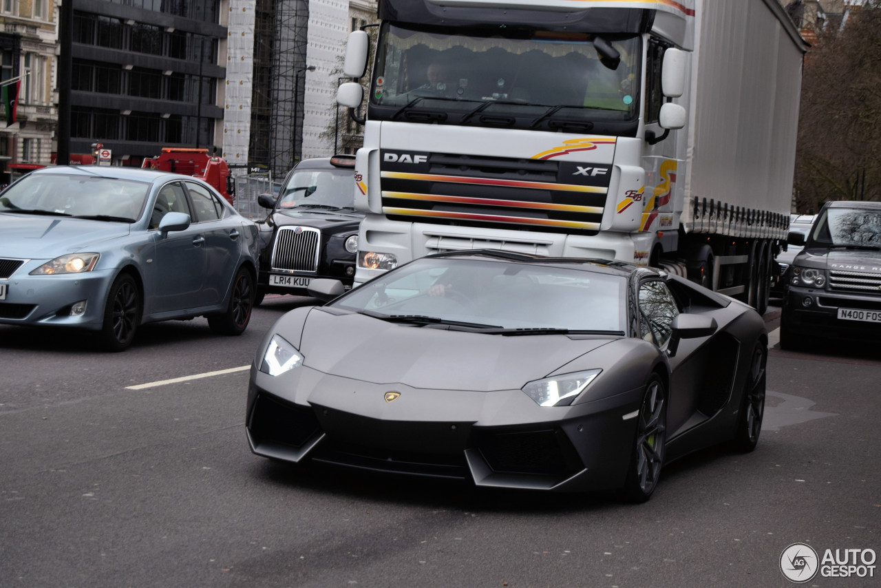 Lamborghini Aventador LP700-4 Roadster