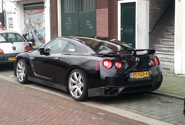 Nissan GT-R