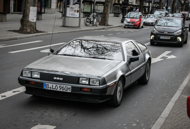 DeLorean DMC-12