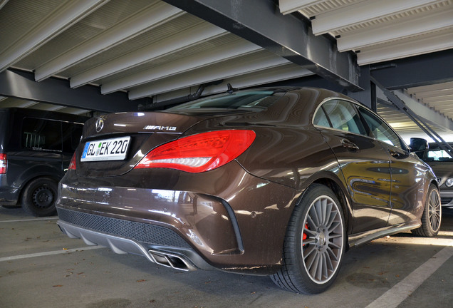 Mercedes-Benz CLA 45 AMG C117